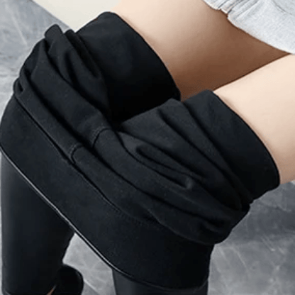 CurveLux Legging in Velvety Leather
